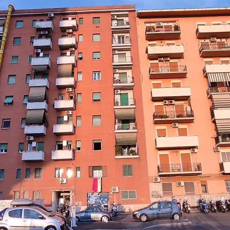 Stylish & Cozy - 5 Star Location- Balcony - View Roma
