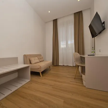 Hotel Lh Andreotti