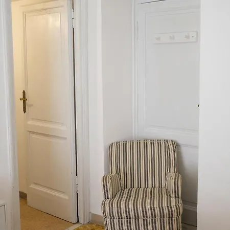 New! True-stevere Amazing Double Bed For 5 Pax Apartment Rome