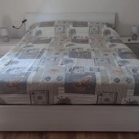 La Dolce Vita Bedrooms Near The Subway Rome