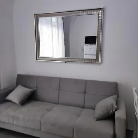 A San Lorenzo Netsuhe Apartment
