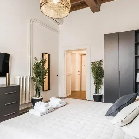 6bdr Stylish In The Lovely Rome- If You Want To Book, Please Contact On Wh-ats-app - 0034-635-518-216 !!!! Apartment Rome