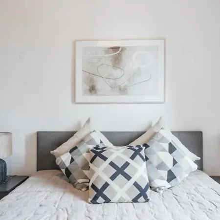 Apartment 6bdr Stylish In The Lovely Rome- If You Want To Book, Please Contact On Wh-ats-app - 0034-635-518-216 !!!!