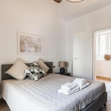 6bdr Stylish In The Lovely Rome- If You Want To Book, Please Contact On Wh-ats-app - 0034-635-518-216 !!!! Apartment Rome
