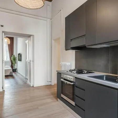 6bdr Stylish In The Lovely Rome- If You Want To Book, Please Contact On Wh-ats-app - 0034-635-518-216 !!!! Rome