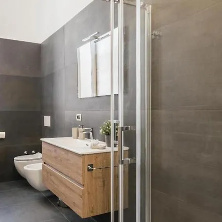 6bdr Stylish In The Lovely Rome- If You Want To Book, Please Contact On Wh-ats-app - 0034-635-518-216 !!!!