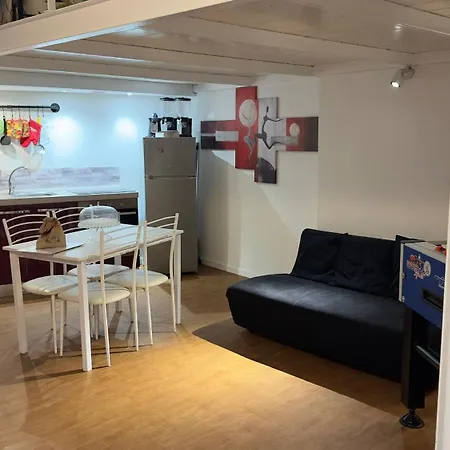 Small Mezzanine Colosseo Apartment *