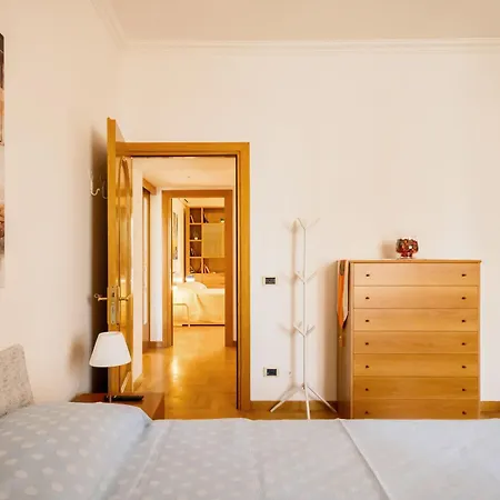 Live - Sampietrini Apartment
