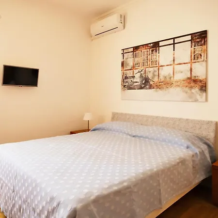 Live - Sampietrini Apartment