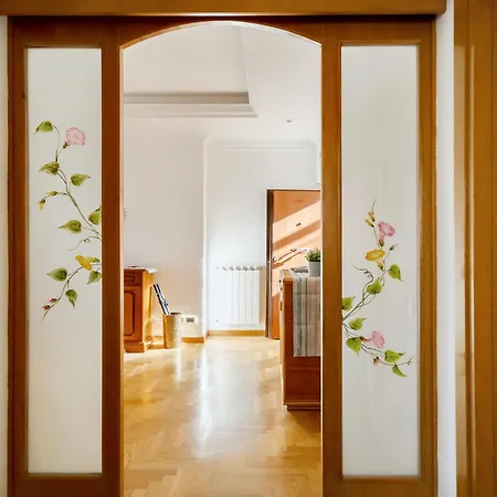 Live - Sampietrini Apartment