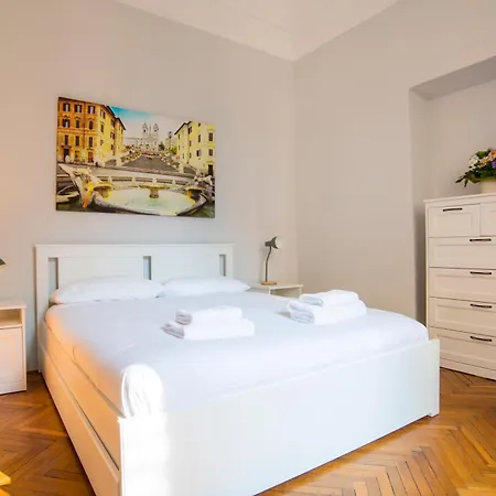 Imperial House Apartment Rom