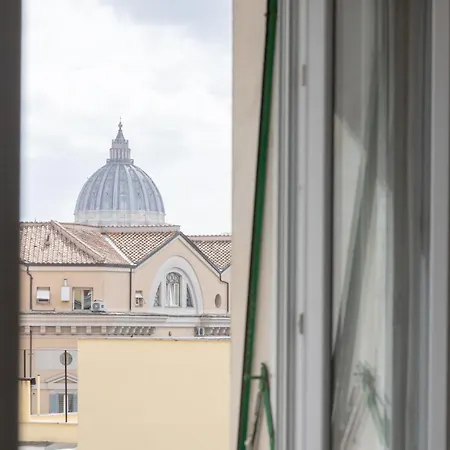 Apartment Giglio Dome View - St Peter View, 300mt To Metro A, Vatican City, A-c *