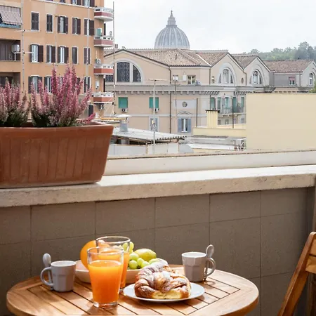 Apartment Giglio Dome View - St Peter View, 300mt To Metro A, Vatican City, A-c Rome