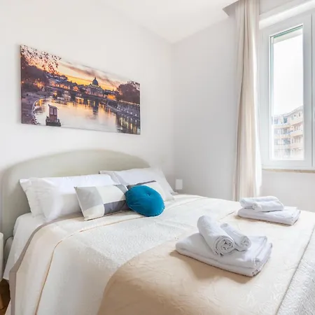 Apartment Giglio Dome View - St Peter View, 300mt To Metro A, Vatican City, A-c