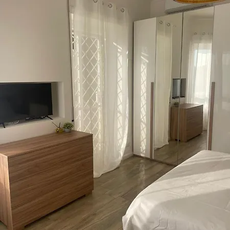 2 Bagni, 2 A Piramide Ostiense * Rome