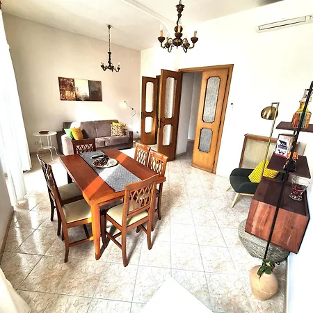 Redseven Apartment