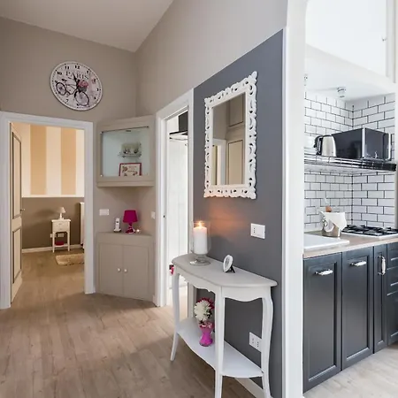 Peonies House Quiet Flat Overlooking Apartment