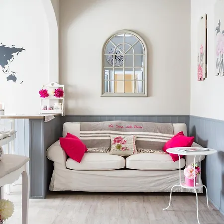Peonies House Quiet Flat Overlooking