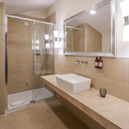 Donna Camilla Savelli - Vretreats Hotel 4*