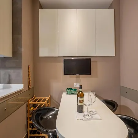 1 - Elegante Con Terrazzo *