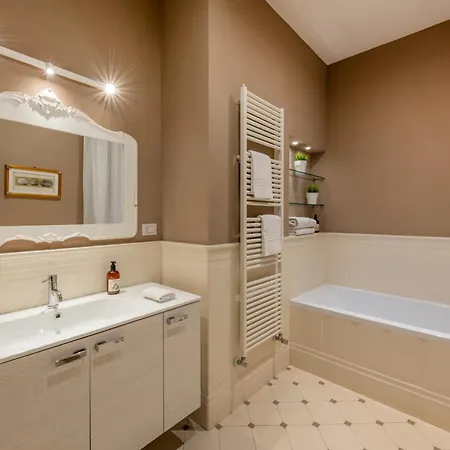 1 - Elegante Con Terrazzo Apartment *