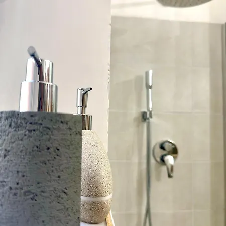 Apartment Dude House - Spacious New Flat Near Metro A Station Rome