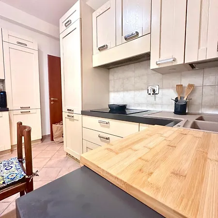 Dude House - Spacious New Flat Near Metro A Station Apartment