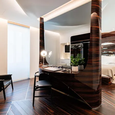 Hotel Romeo 5*