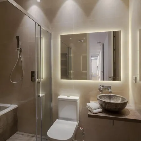 Elegant Retreat In City Center Apartment Rome
