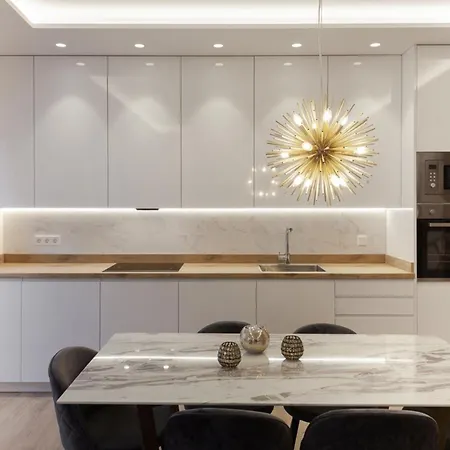 Elegant Retreat In City Center Apartment *
