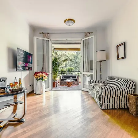 Mike's Movie Luxury Apartment