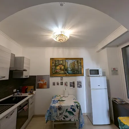 Guest house Roomz Romestay *