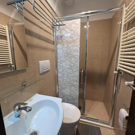 Guest house Roomz Romestay *
