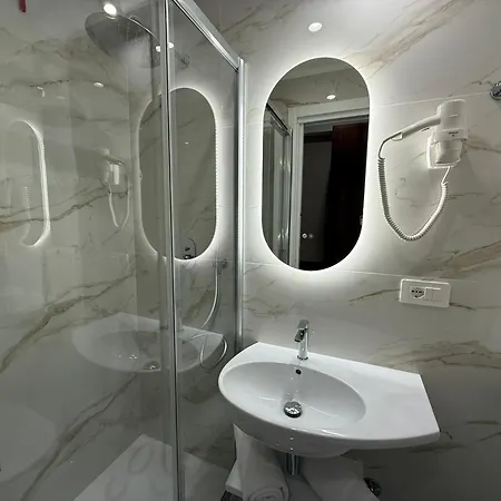 Lumi Hotel *