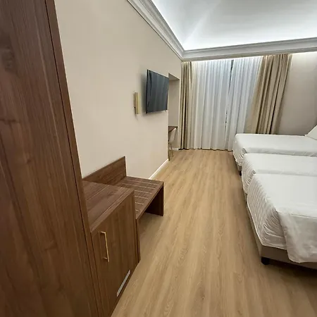 Lumi Hotel *