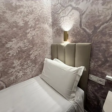 Lumi Hotel *
