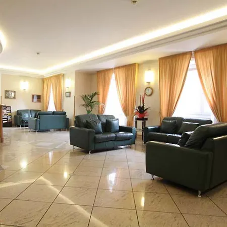 Maria 4*