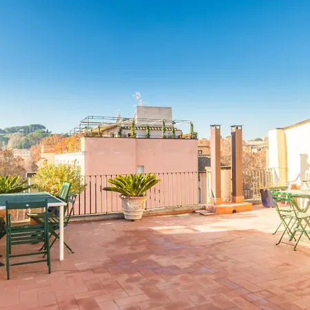 Spacious 2br In The Historic Center Rome