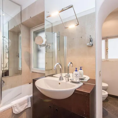 Spacious 2br In The Historic Center Rome