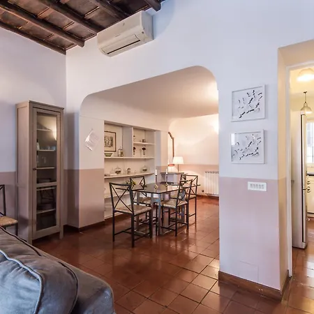 Spacious 2br In The Historic Center Apartment Rome