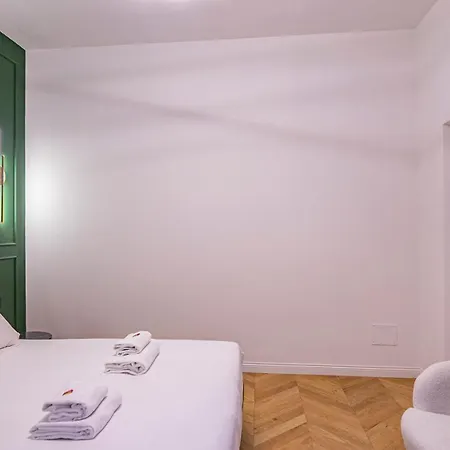Apartment Luxury Near San Pietro