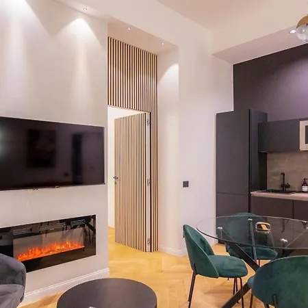 Luxury Near San Pietro Apartment *