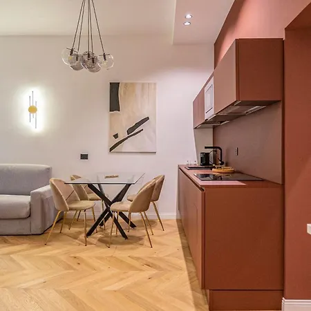 Apartment Luxury Near San Pietro