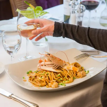 Отель Bettoja Massimo D'azeglio 4*