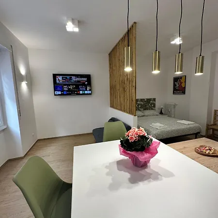 Charming House Tuscolana - Apartment *
