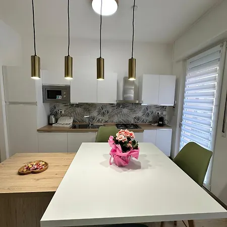 Charming House Tuscolana - Apartment *