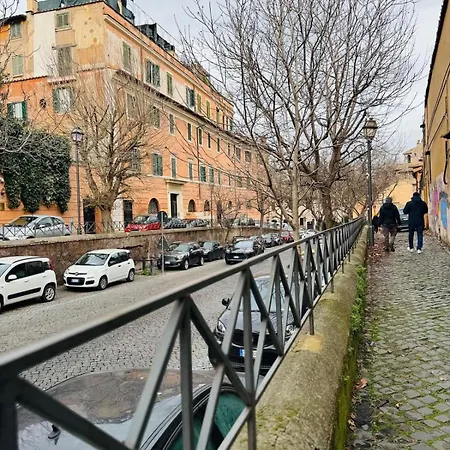 Trastevere Garibaldi 14 * Rome
