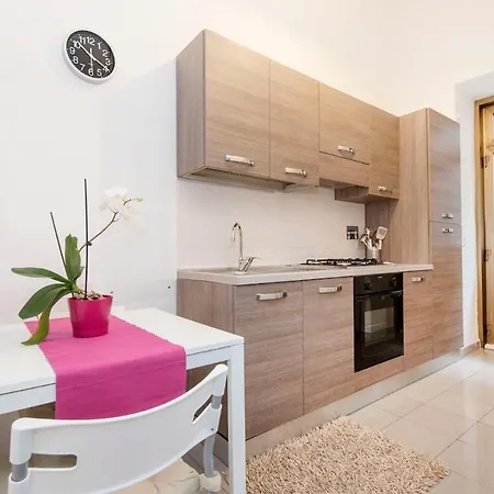 Cozy House Near Termini Station - San Lorenzo Rome