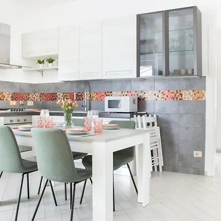 Three-bedroom With Private Terrace - Anagnina Apartment