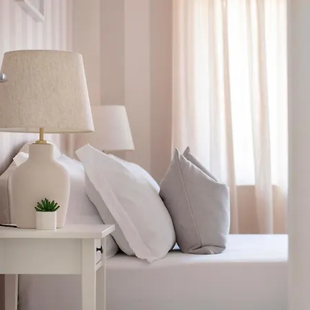 Three-bedroom With Private Terrace - Anagnina Apartment
